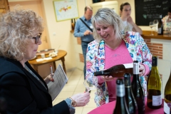 Visite du domaine viticole de Raphael Midoir à Chémery (41) à l'occasion des rencontres Val de Loire Millésimes. Une cinquantaine de journalistes sont invités à decouvrir le terroir et déguster les vins de l'AOC Touraine.